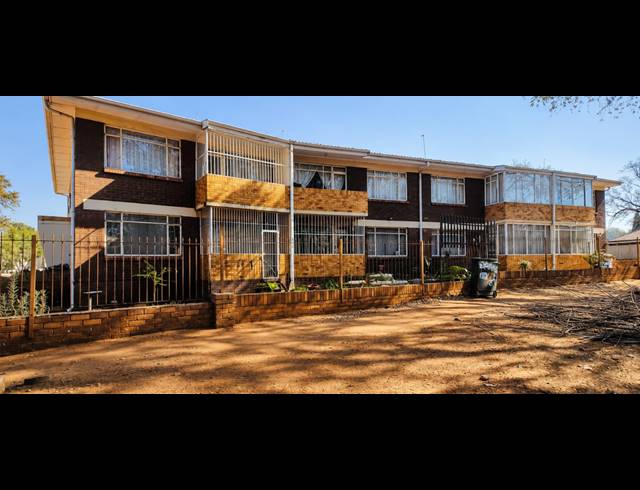 2 BEDROOM FLAT FOR SALE IN VANDERBIJLPARK CW 6
